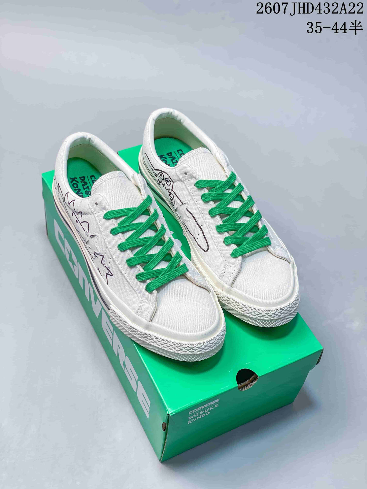 Pair of white Converse One Star canvas sneakers with bright green laces on a green shoebox; overlay text shows style reference 2607JHD432A22 and size range 35–44.5.