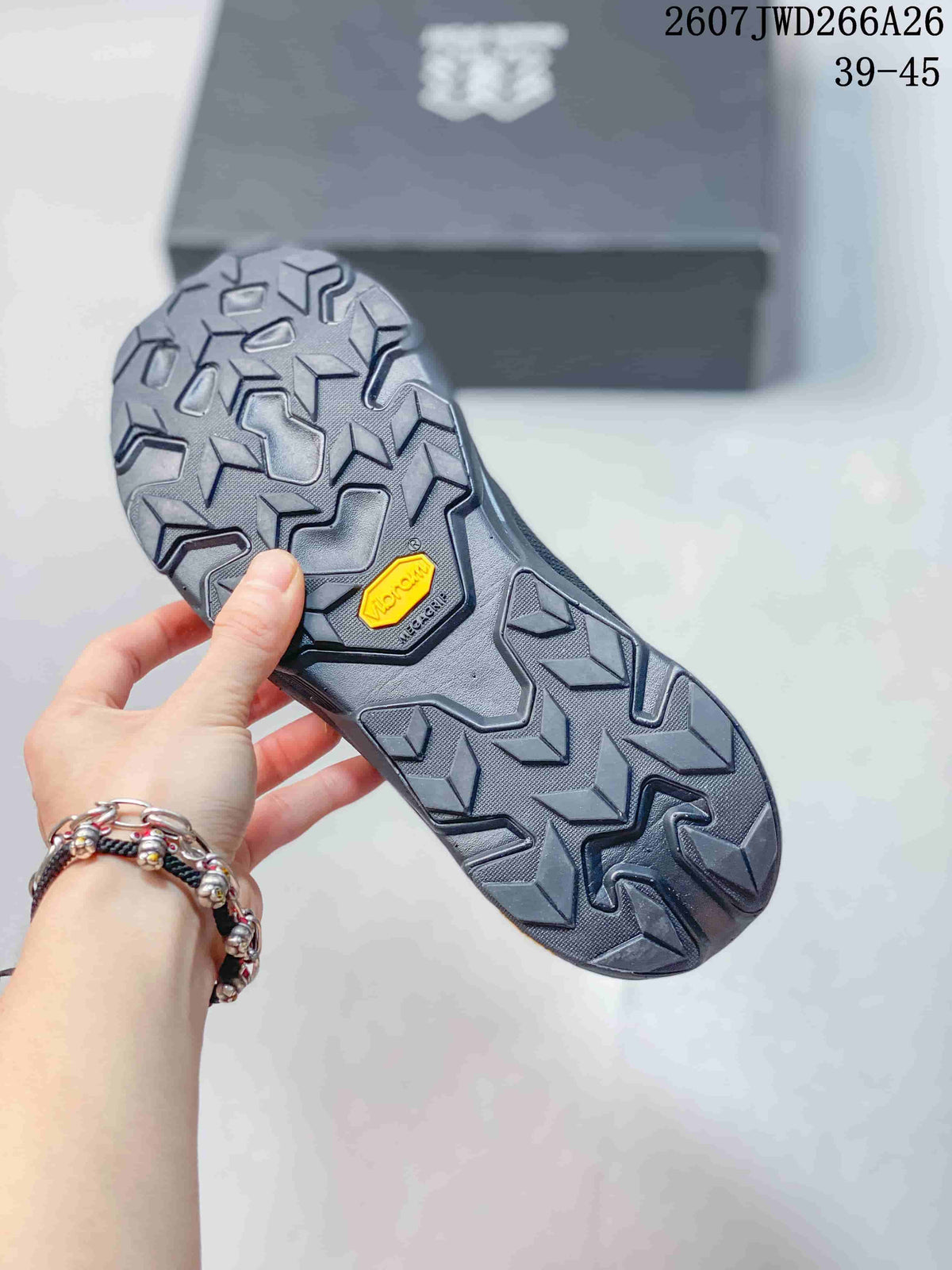 Close-up of the lugged outsole showing a yellow Vibram mark and geometric tread pattern; style code 2607 JWD266A26 and range 39–45 are visible above.