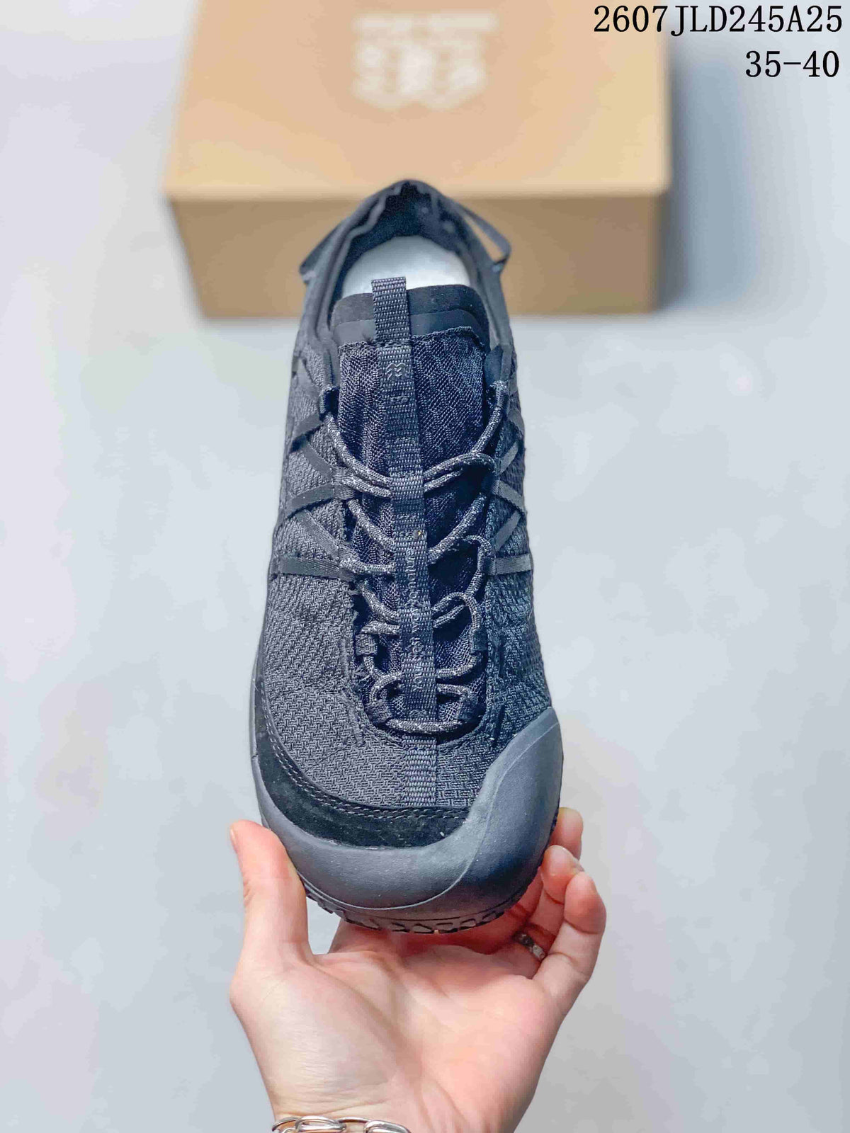 Top view of a black lace-up sneaker showing the tongue, webbing details and protective toe bumper; the image shows the text 2607JLD245A25 and size range 35–40.