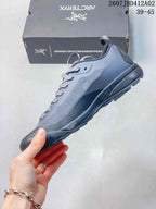 Side profile of a grey low-top lace-up shoe with a dark lugged outsole; image text shows sizes 39–45.