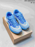 Pair of blue On Cloudmonster 3 Hyper running shoes displayed on a cardboard box; image text shows style code 2607JHD324A24 and size range 36–45.