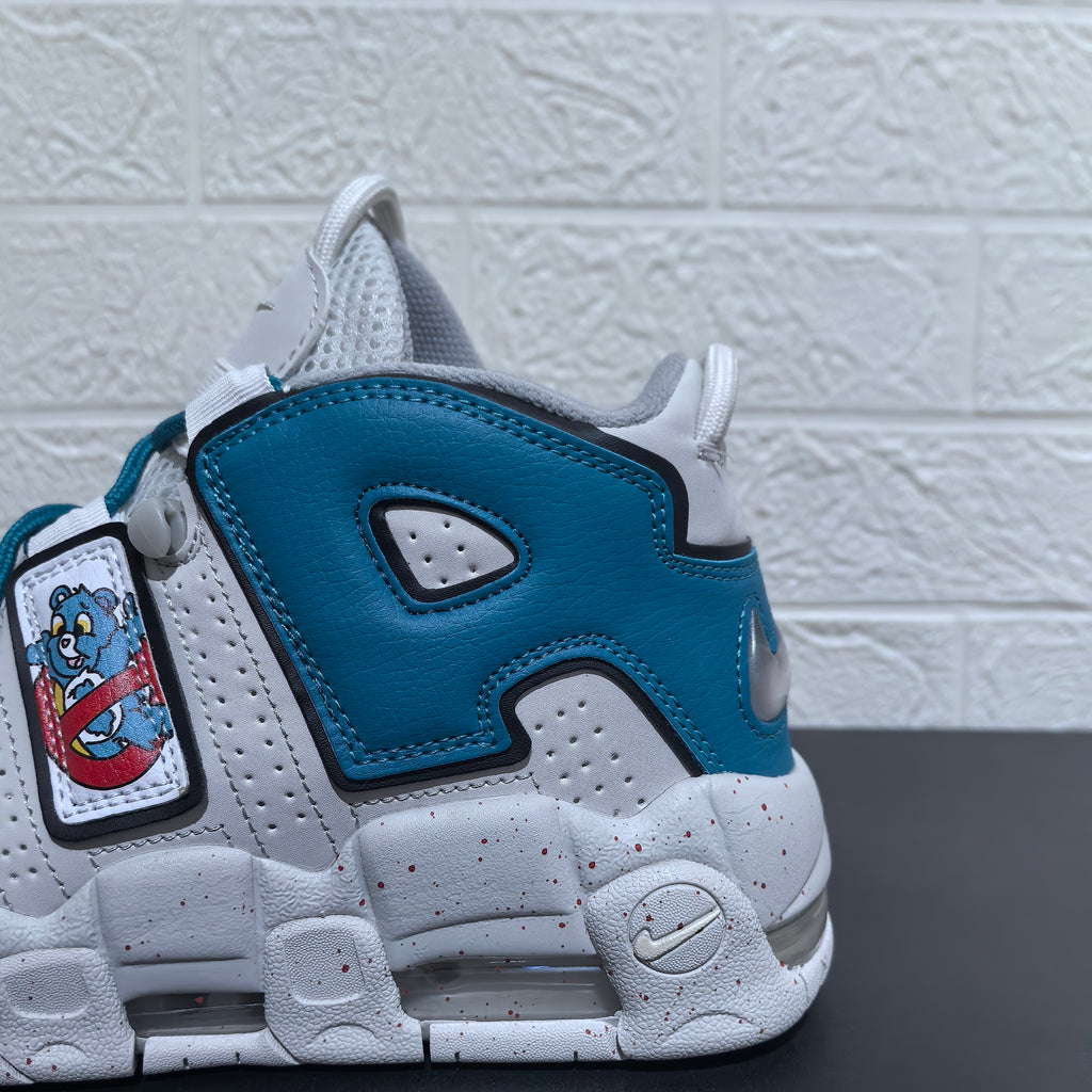 Close-up of the blue heel panel, cartoon bear graphic and speckled white sole