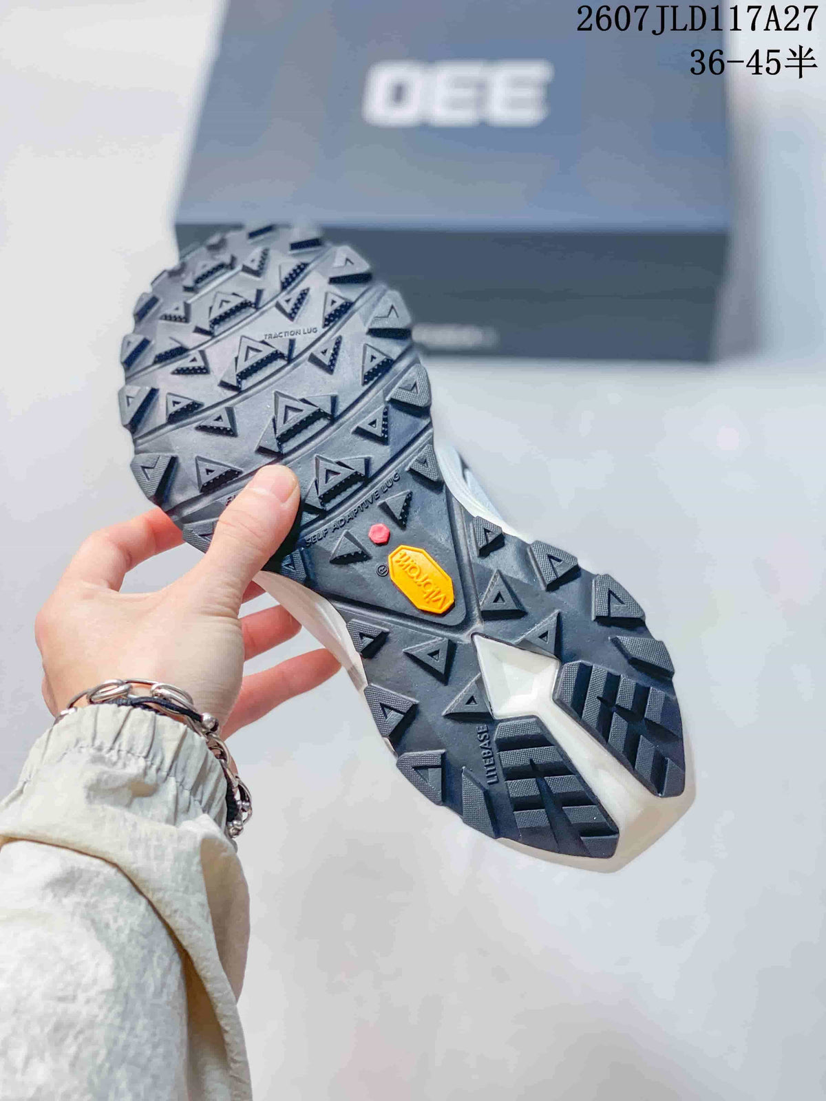 Outsole close-up showing a dark lugged tread pattern, triangular traction elements and a visible Vibram mark; overlay text shows sizes 36–45.