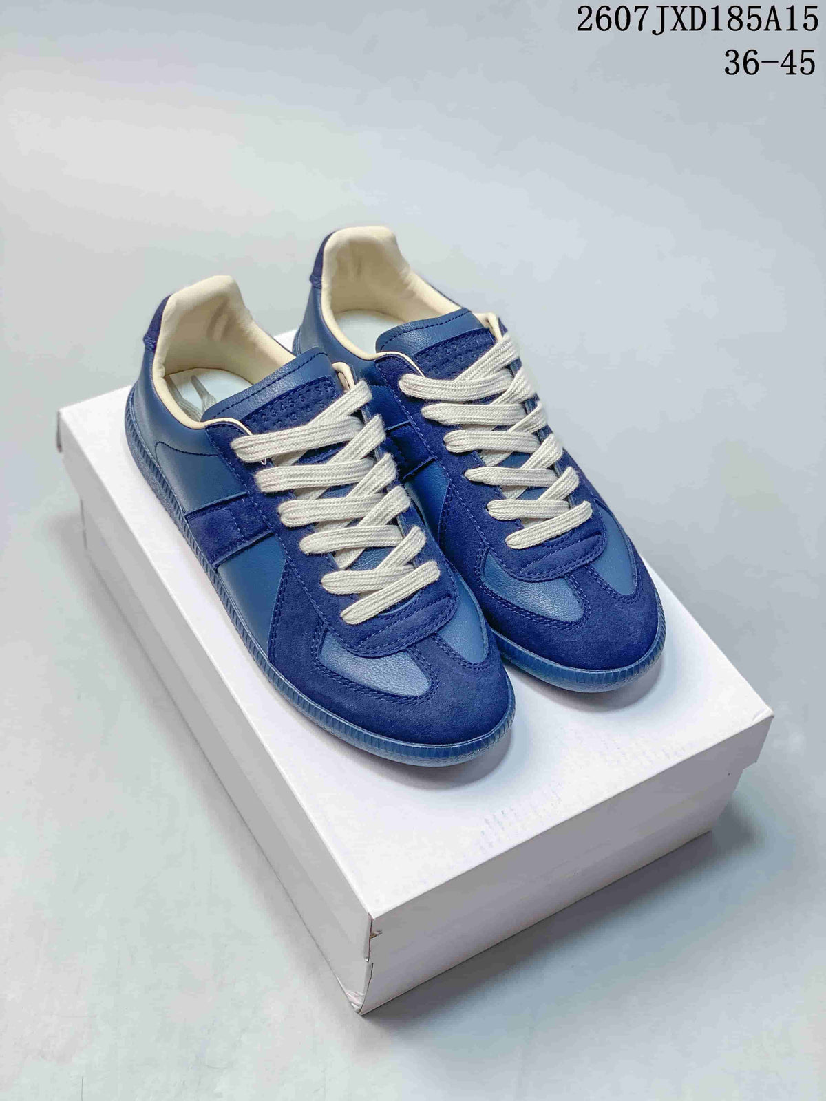 Blue low-top sneakers with white laces and layered panel details displayed on a box; image text shows code 2607JXD185A15 and sizes 36–45.
