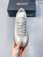 Top view of the sneaker showing its lace-up fastening and multi-panel upper; image overlay shows sizes 39–44 and code 2606 JLD383A23.