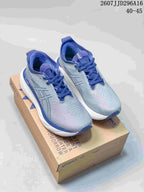Pair of light blue and dark blue ASICS GEL-Nimbus 25 running shoes displayed on an ASICS shoe box; image overlay shows 2607JJD296A16 and 40–45.