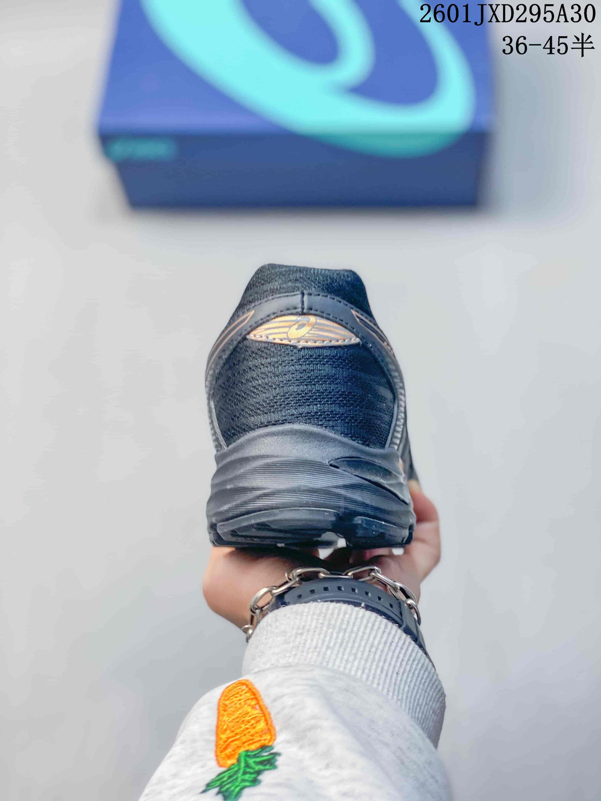 Rear view of a charcoal ASICS GEL-KAHANA 8 shoe; image text gives a 36–45.5 size range.