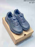 Pair of black Descente low-top sneakers displayed on a Descente shoe box, with source text showing JLD1545A25 and 36–45 half sizes.
