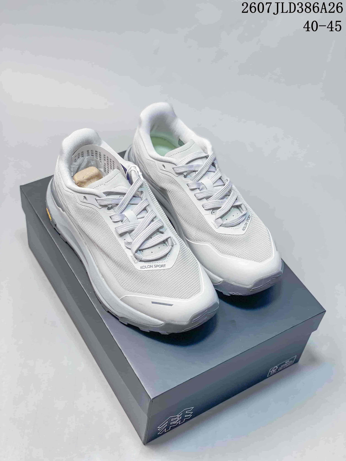 Pair of white and light-gray KOLON SPORT EGG LITE 2.0 sneakers displayed on a shoebox; the image also shows the printed code 2607JLD386A26 and size range 40–45.