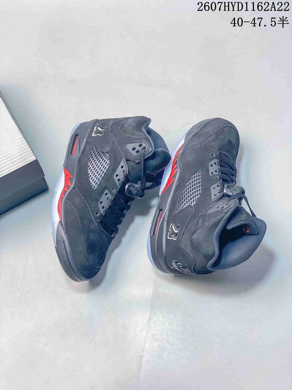 Black and red high-top sneakers shown from the side, highlighting the perforated panels, lace toggles and translucent outsole; image text shows style code 2607HYD1162A22 and size range 40–47.5.