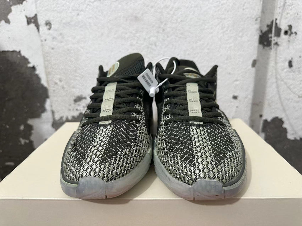 Front view showing a geometric patterned forefoot, dark laces, and light-colored sole