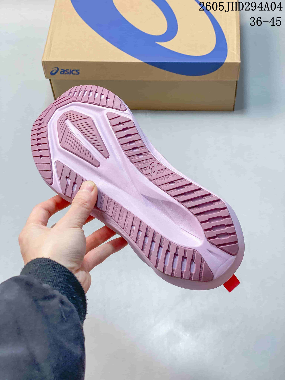 Lavender-colored outsole of an ASICS NOVABLAST 5 LE shoe.