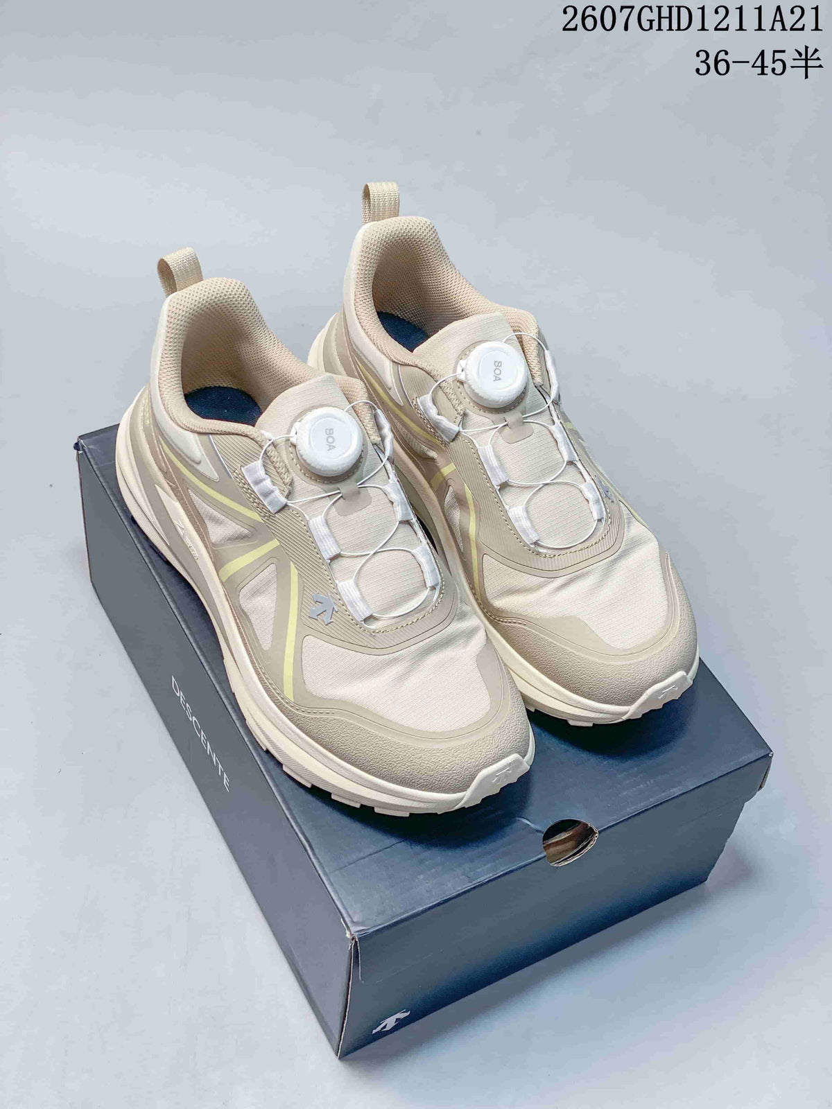 Pair of light beige DESCENTE sneakers with BOA dials displayed on a shoe box.