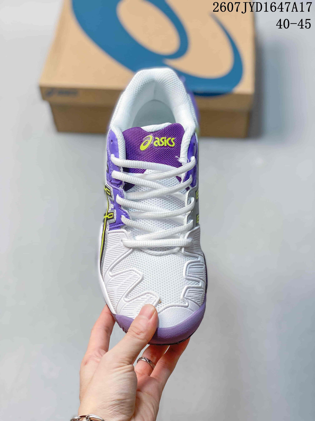 Top view of the white lace-up tennis shoe with a purple tongue and yellow ASICS branding; image text shows style code 2607JYD1647A17 and size range 40–45.