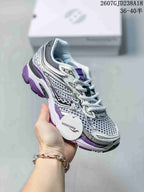 Angled view of a Saucony Progrid Omni 9 sneaker showing the mesh-style upper, layered overlays, purple accents and branded hangtag.