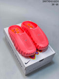Coral-red Nike Mind 001 slip-on mules shown on a branded box; image overlay shows code 2607ND414A24 and size range 36-46.