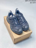 Pair of black Salomon XA PRO 3D trail running shoes displayed on a Salomon shoe box.
