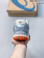 Rear view of an ASICS tennis shoe showing the GEL label, grey heel structure and orange outsole; style code 2607JYD1647A17 and size range 40–45 are visible.