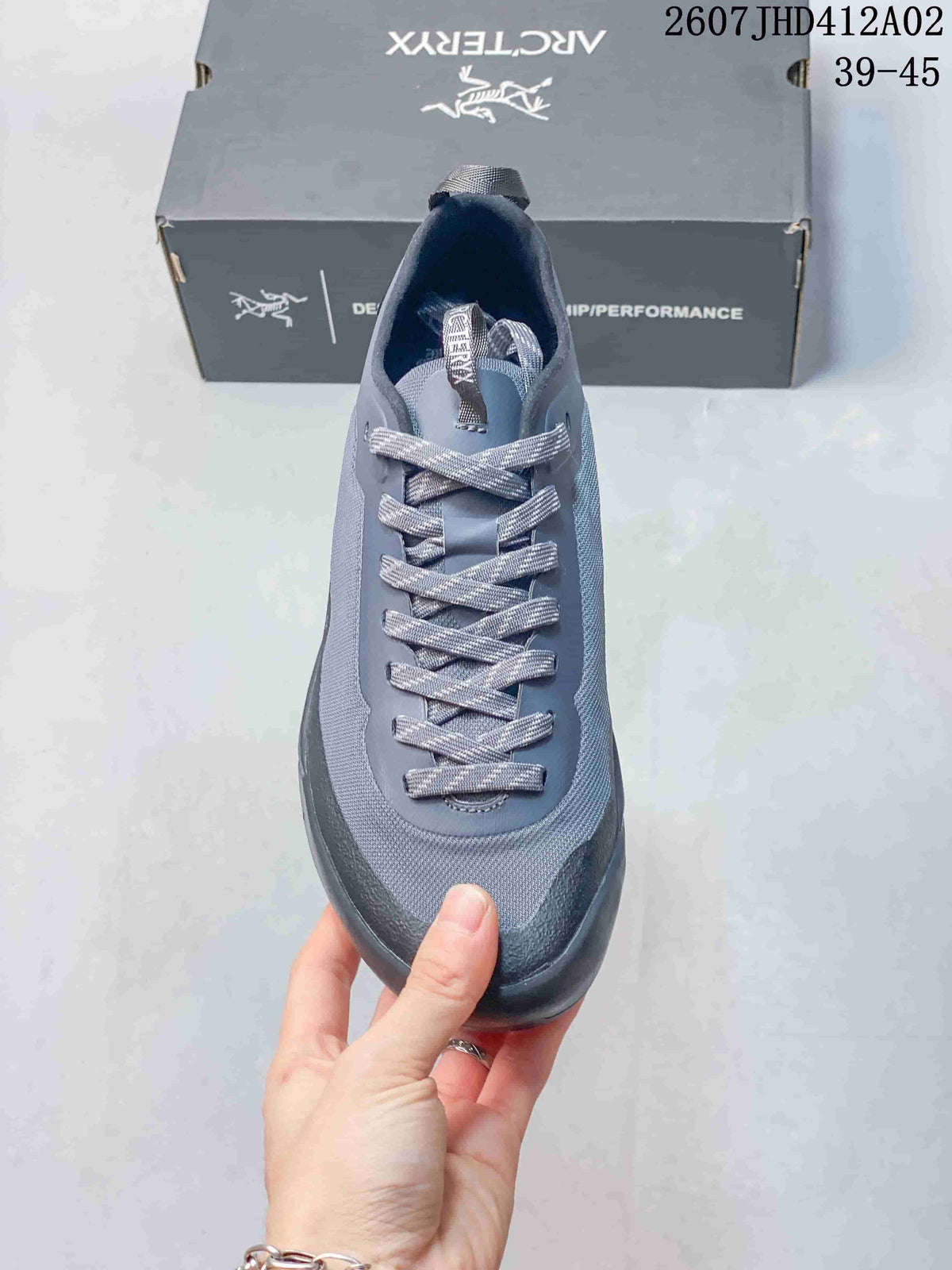 Top view of a grey lace-up shoe with a reinforced toe area; image text shows sizes 39–45.