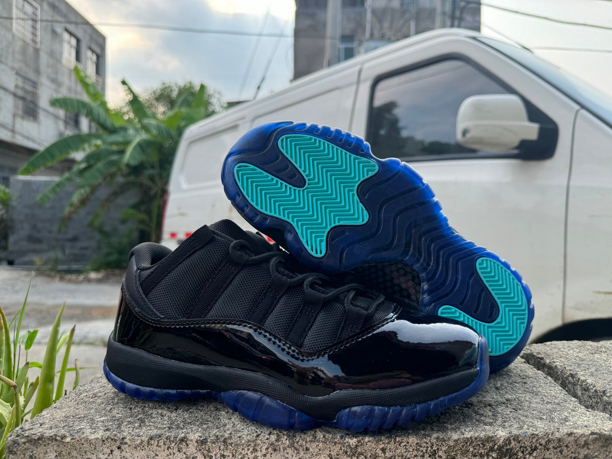Jordan 11 Retro Low Gamma Blue Sneakers