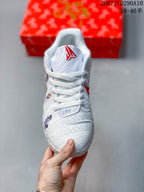 Front view showing white laces, Ja tongue branding and illustrated upper details.