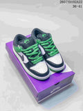 Pair of Nike SB Dunk Low Pro sneakers in black, white and green displayed on a purple shoebox; image text shows style code 2607YD102A22 and size range 36–41.