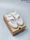 White Descente Edge Court Retro low-top sneakers with wide straps shown on a shoebox; image overlay shows code 2607JXD248A18 and sizes 36–40.