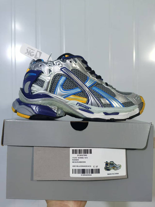 Grey, blue and orange 1474 runner sneaker displayed on its shoebox, with the box label visible.