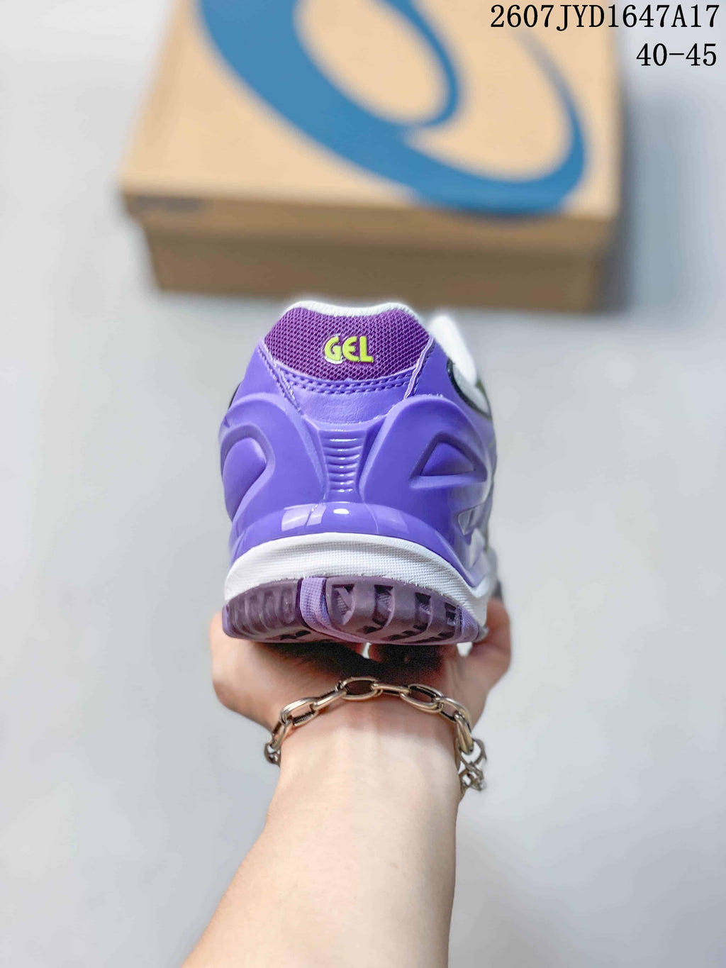 Rear view of the purple heel, padded collar and outsole of an ASICS tennis shoe; image text shows style code 2607JYD1647A17 and size range 40–45.