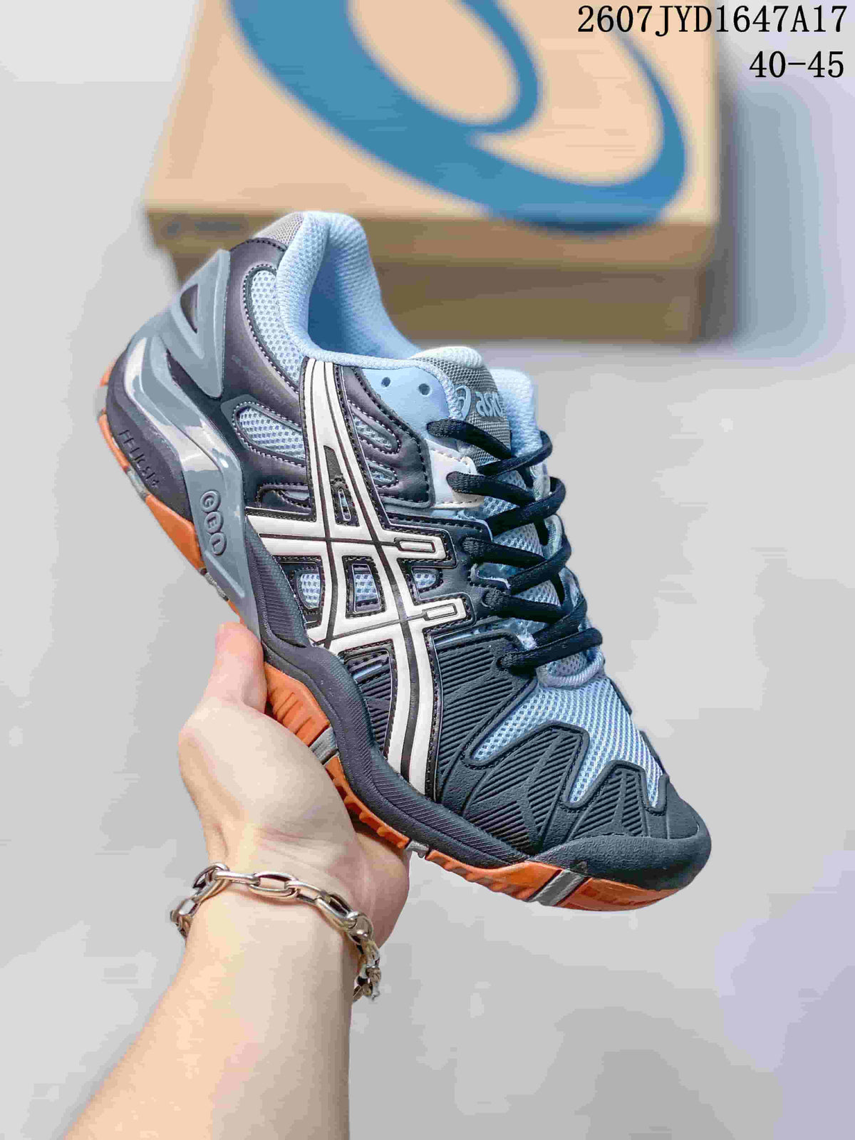 Dark gray and black ASICS GEL-Resolution 5 tennis shoe with orange outsole accents; image text shows style code 2607JYD1647A17 and size range 40–45.
