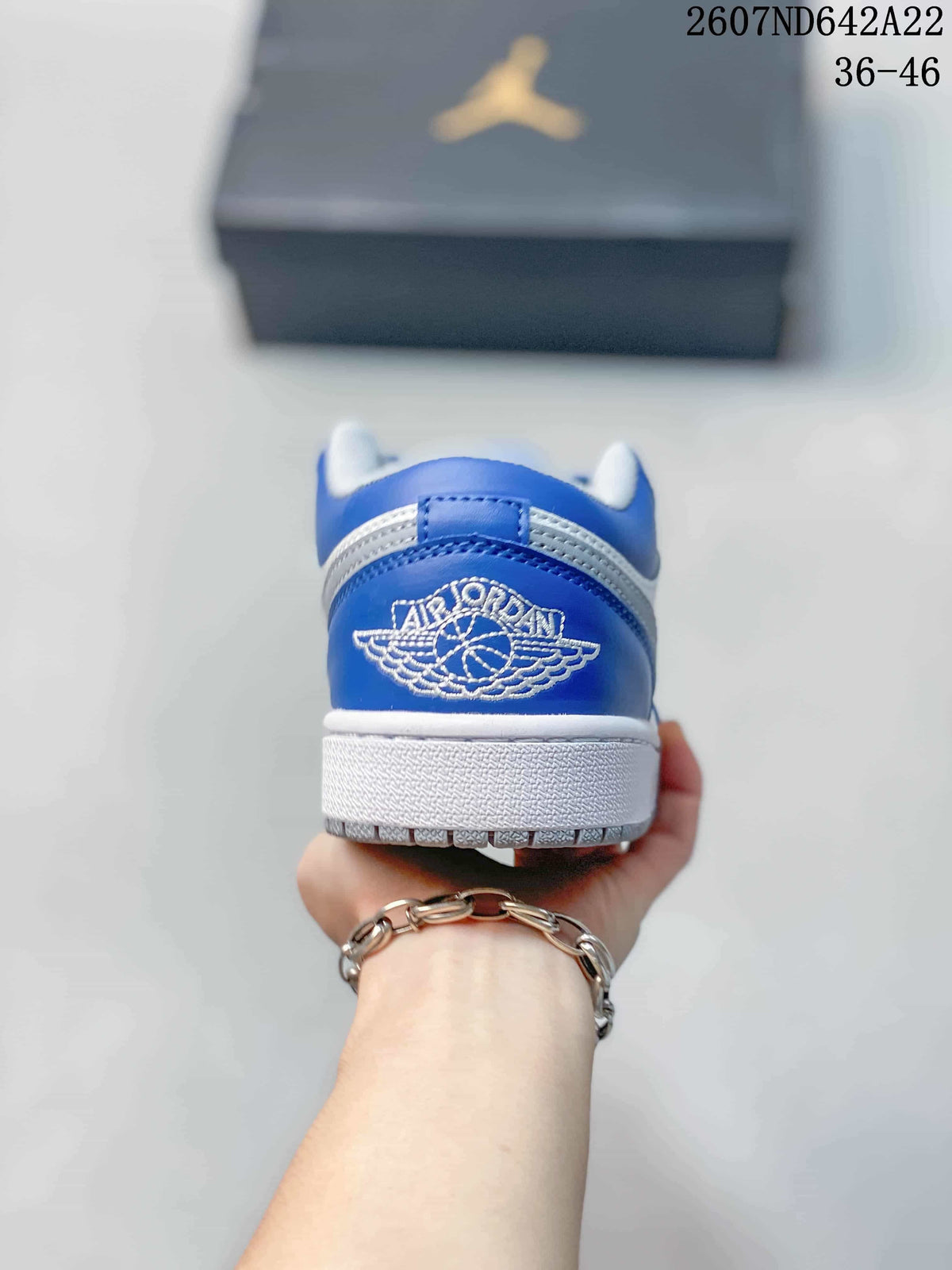 Rear view showing the Jordan Wings logo embroidered on the blue heel panel; image text shows sizes 36–46.