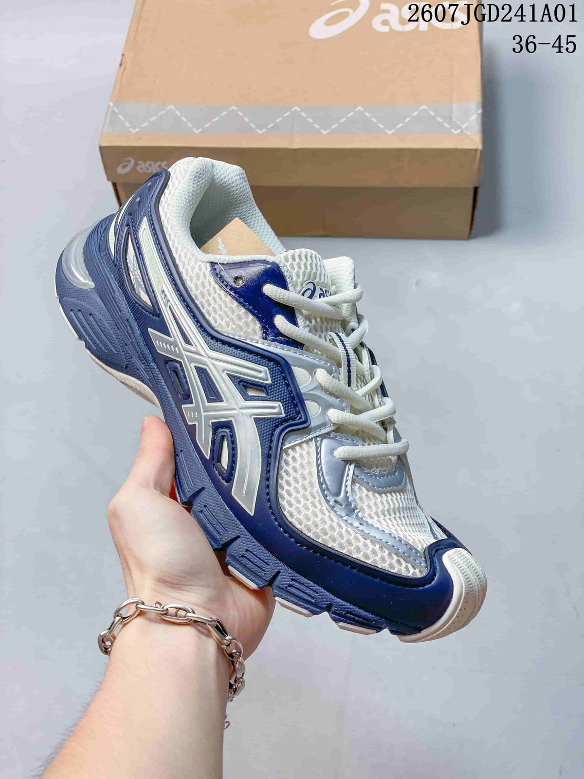 ASICS GEL-SD Lyte sneaker in navy, white and pale blue, shown with a shoebox.