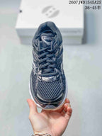 Top view of the Saucony sneaker showing the dark mesh-look toe box, laces and padded tongue.