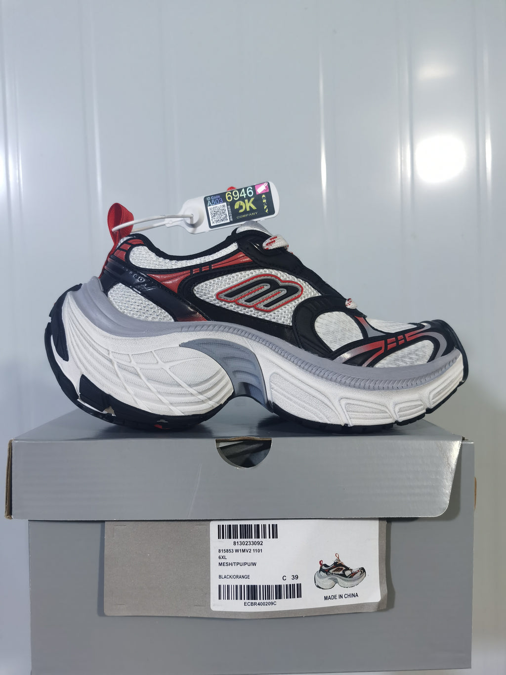 Skechers 1101 sneaker displayed on its box; the label shows model text, BLACK/ORANGE color information and a photographed size of C 39.