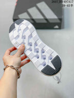 Close view of the sneaker outsole showing segmented white tread and black traction sections; image text shows style code 2607JHY497A17 and size range 39–45.