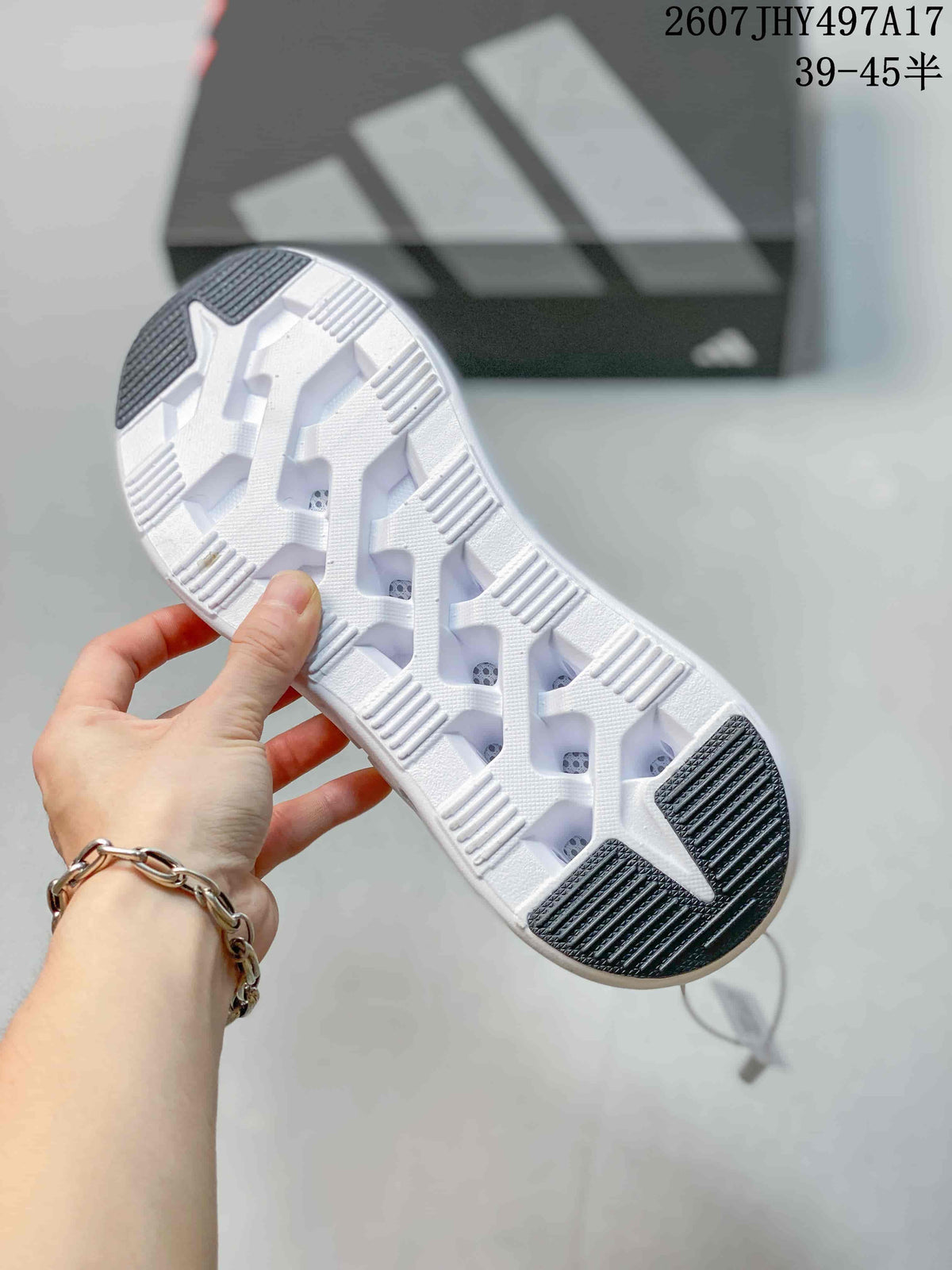 Close view of the sneaker outsole showing segmented white tread and black traction sections; image text shows style code 2607JHY497A17 and size range 39–45.