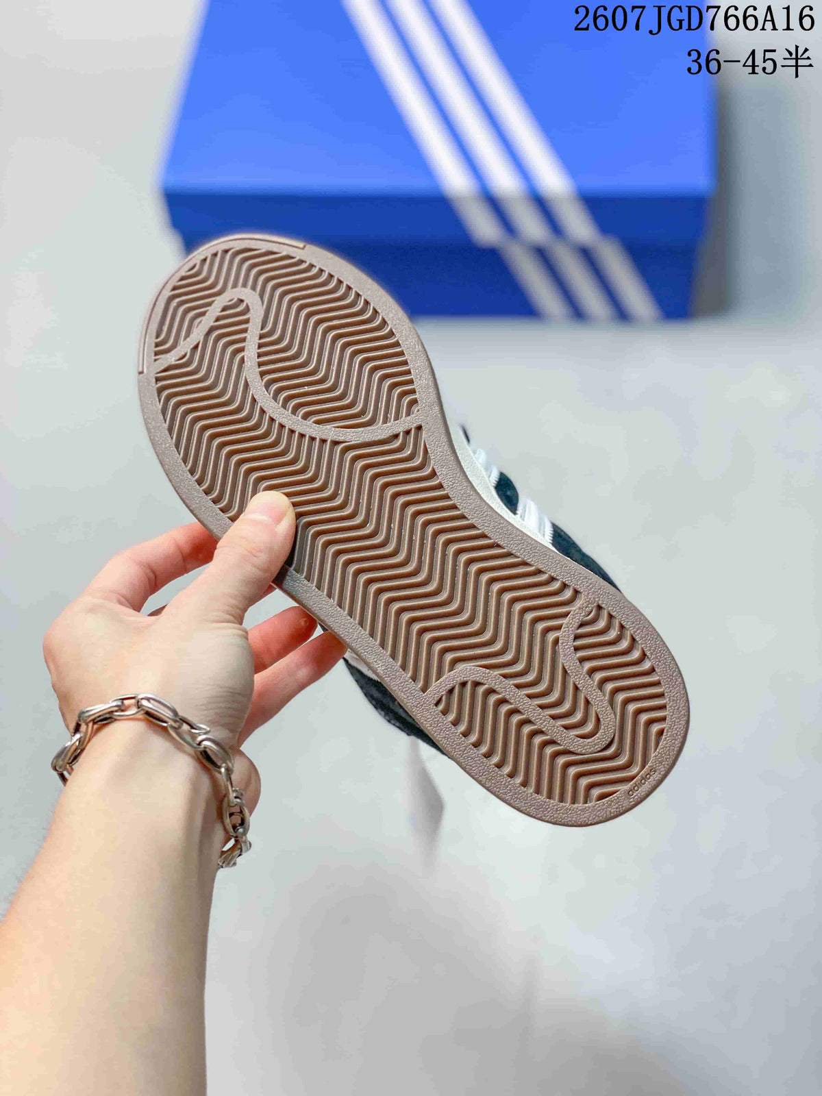 Close-up of the textured rubber outsole with a zigzag tread pattern.