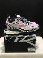 Side view of the sneakers on the box, with a visible label showing size 41 and “BE RIGHT BACK.”