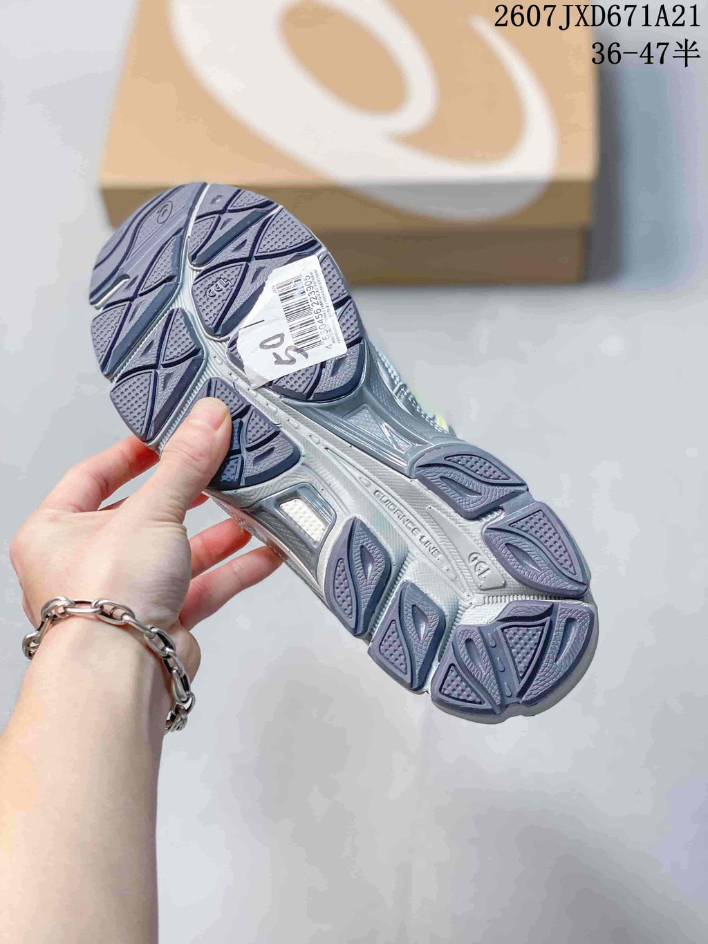 Bottom view of the sneaker showing the patterned outsole and a visible size sticker marked 39.