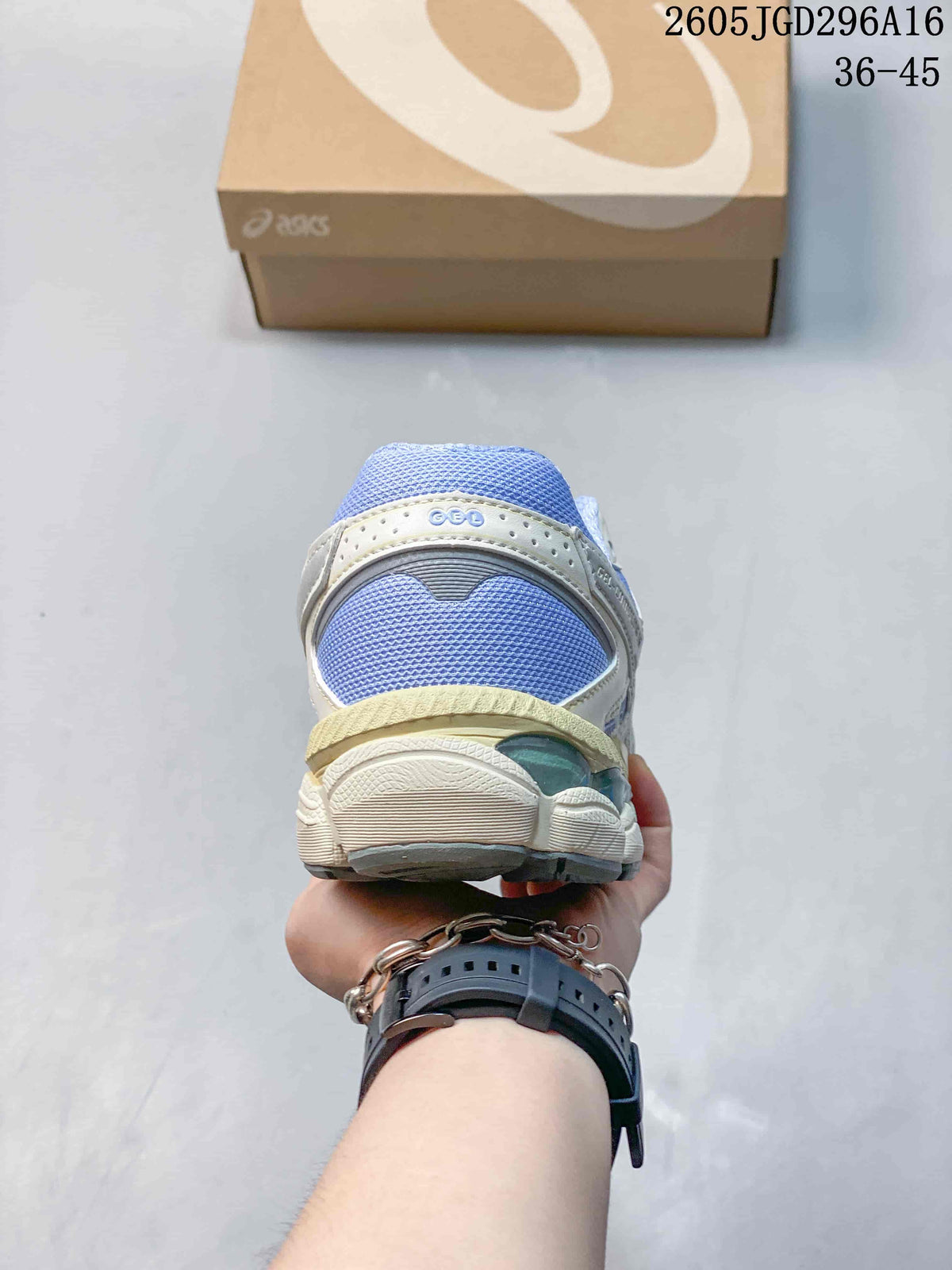 Rear view of the sneaker showing its blue heel panel and layered heel structure; image text advertises sizes 36–45.