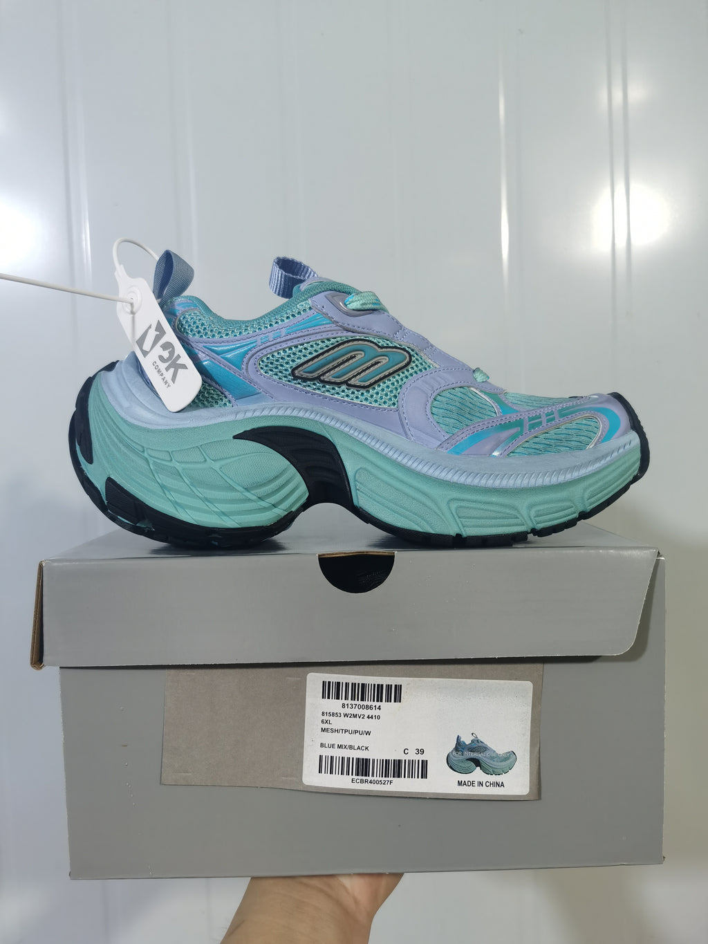 Skechers 4410 sneaker displayed on its box, with the blue mix colorway and a box label showing size C39.