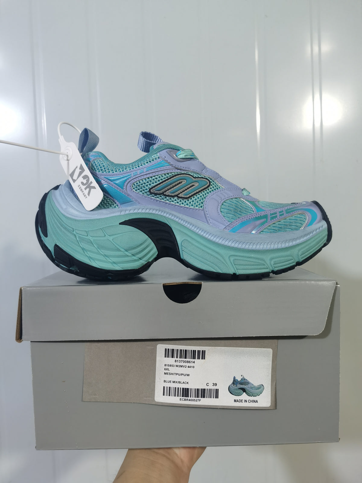 Skechers 4410 sneaker displayed on its box, with the blue mix colorway and a box label showing size C39.