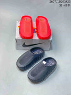 Red and black Nike Mind 001 slides shown together from above and beside the product box.