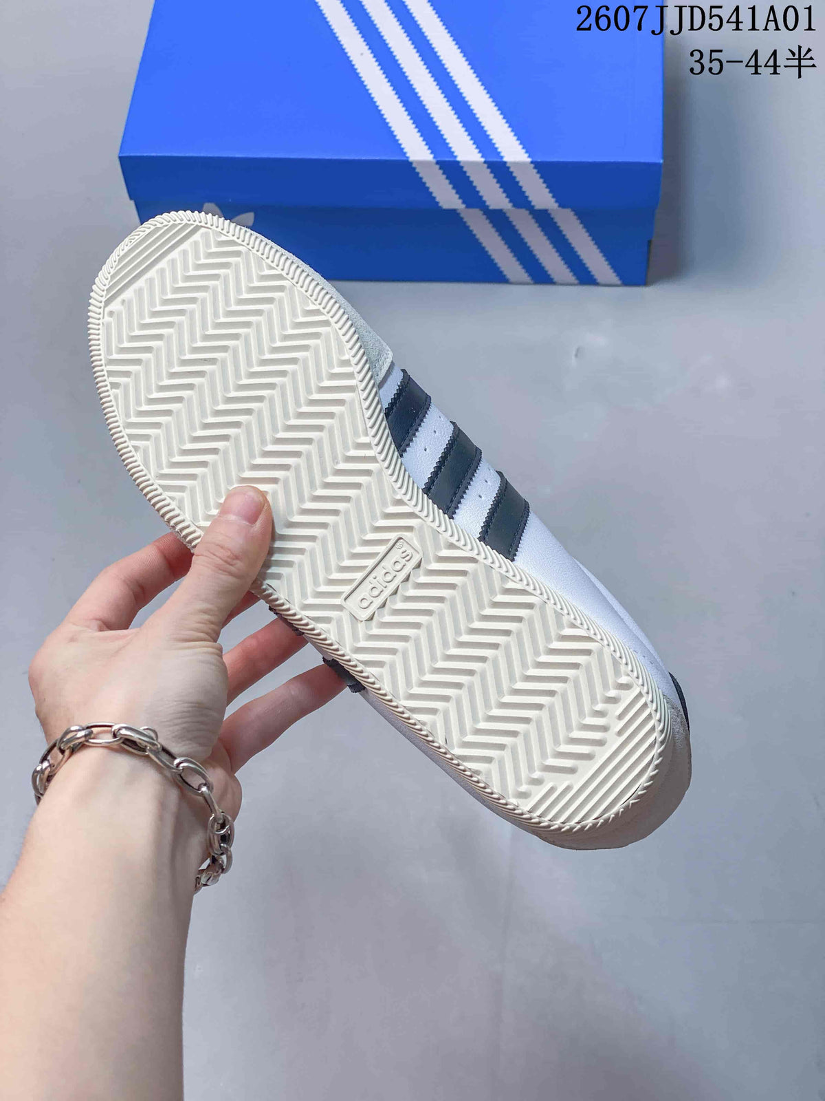 Close view of the sneaker outsole showing a herringbone tread pattern