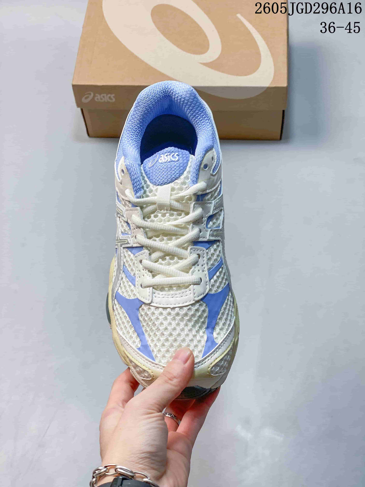 Top view of the sneaker showing its mesh upper, laces, and blue accents; image text advertises sizes 36–45.