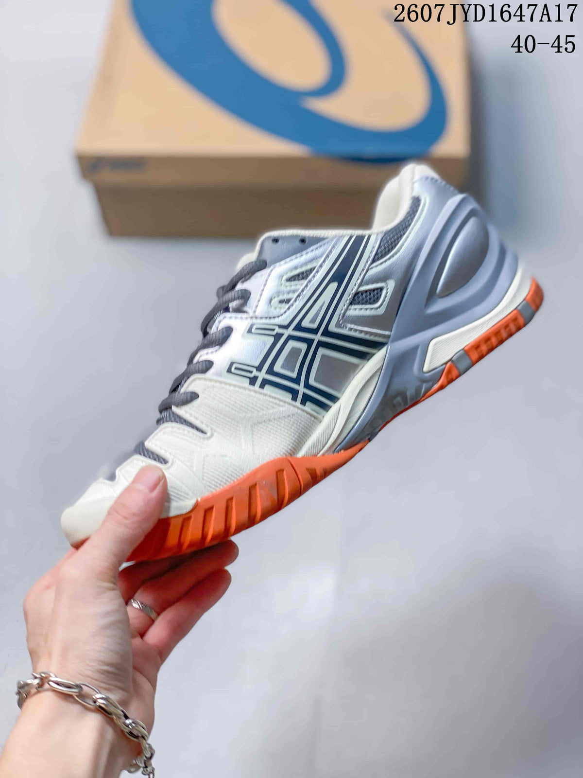Side profile of a white and grey ASICS GEL-RESOLUTION 5 tennis shoe with orange outsole accents; style code 2607JYD1647A17 and size range 40–45 are visible.