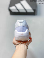 Rear view of the white sneaker showing the padded heel, adidas branding and model lettering; image text indicates 36–46.