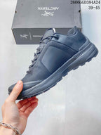 Side view of a dark gray low-cut hiking shoe with laces and a lugged outsole; image overlay shows sizes 39–45.