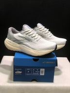 White and light gray Brooks Glycerin 21 sneakers displayed on a blue shoe box, with the box label visible.