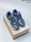 Pair of black and white On THE ROGER Pro 2 low-top tennis shoes displayed on a shoebox; style code 2607TGD219A19 and size range 36-45 are visible.